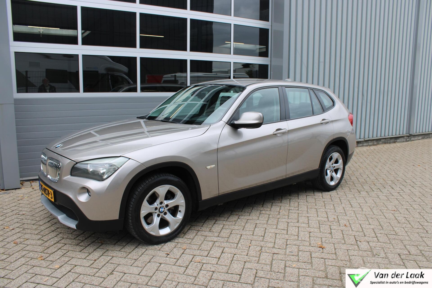 BMW X1 - sDrive18i Executive NL Auto Boekjes | Trekhaak | Navigatie - AutoWereld.nl