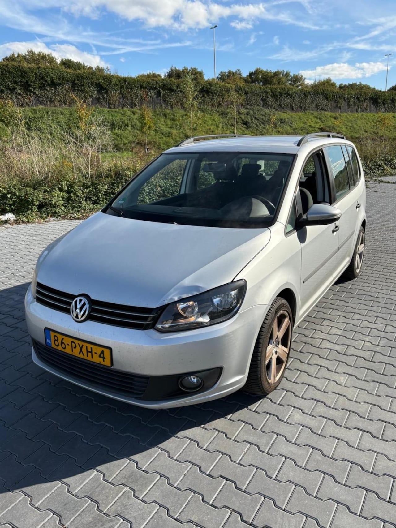 Volkswagen Touran - 1.6 TDI Trendline BlueMotion7p. 1.6 TDI Trendline BlueMotion7p. - AutoWereld.nl