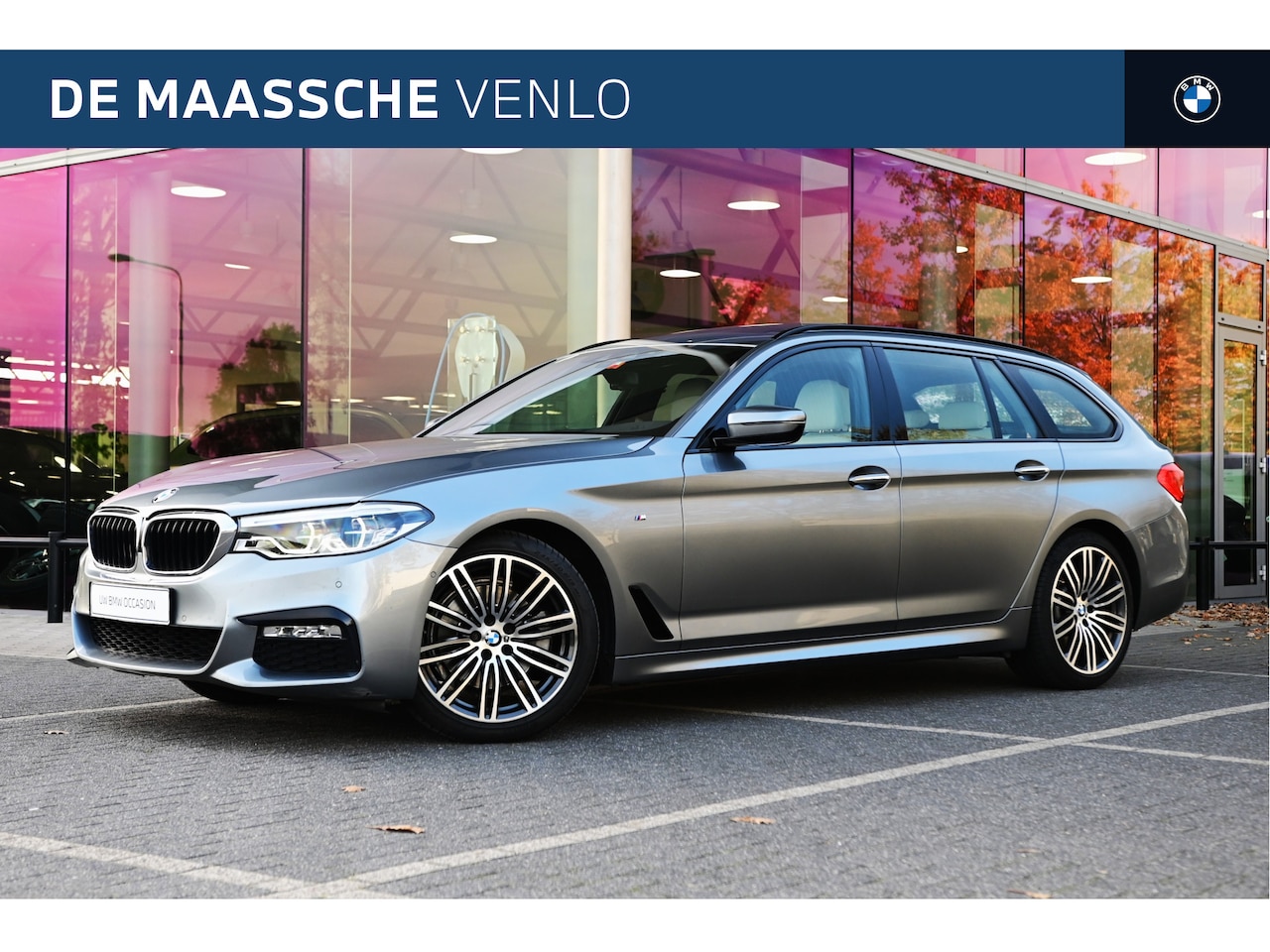BMW 5-serie Touring - 520i High Executive M Sport Automaat / Panoramadak / Trekhaak / Achteruitrijcamera / Adapt - AutoWereld.nl