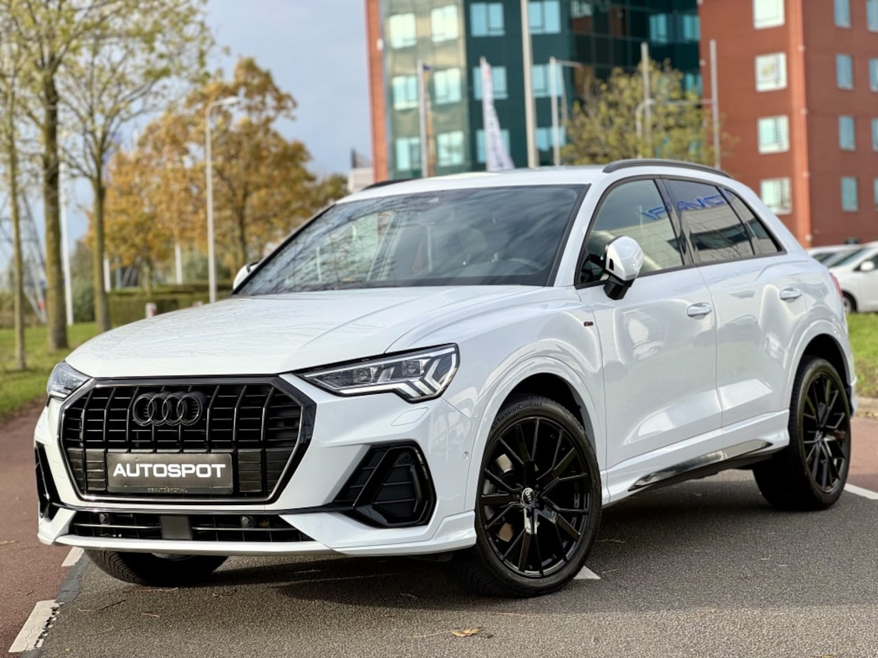 Audi Q3 - 35 TFSI S-Line Black Ed. Navi Keyless Camera Matrix - AutoWereld.nl