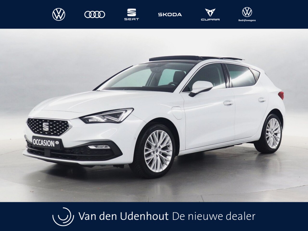 SEAT Leon - 1.4 TSI eHybrid 204pk PHEV Excellence / Panoramadak / Camera / Adaptive Cruise - AutoWereld.nl