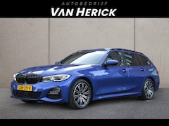 BMW 3-serie Touring - 318i M-Sport Automaat | Panoramadak | Carbon Interieur | Laser Koplampen