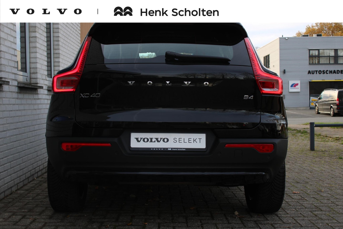 Volvo XC40 - B4 Automaat Plus Dark | Verwarmbare voorstoelen | Verwarmbaar stuurwiel | Premium sound by - AutoWereld.nl