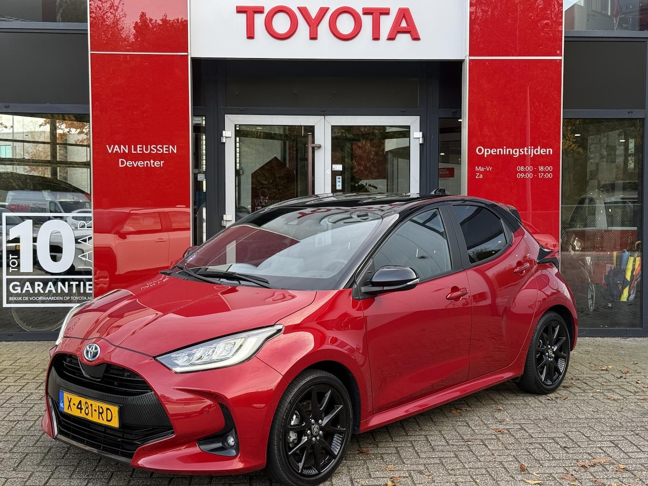 Toyota Yaris - 1.5 HYBRID EXECUTIVE 17"LM-VELGEN STOELVERWARING LED-PAKKET KEYLESS PARK-SENSOREN CAMERA - AutoWereld.nl