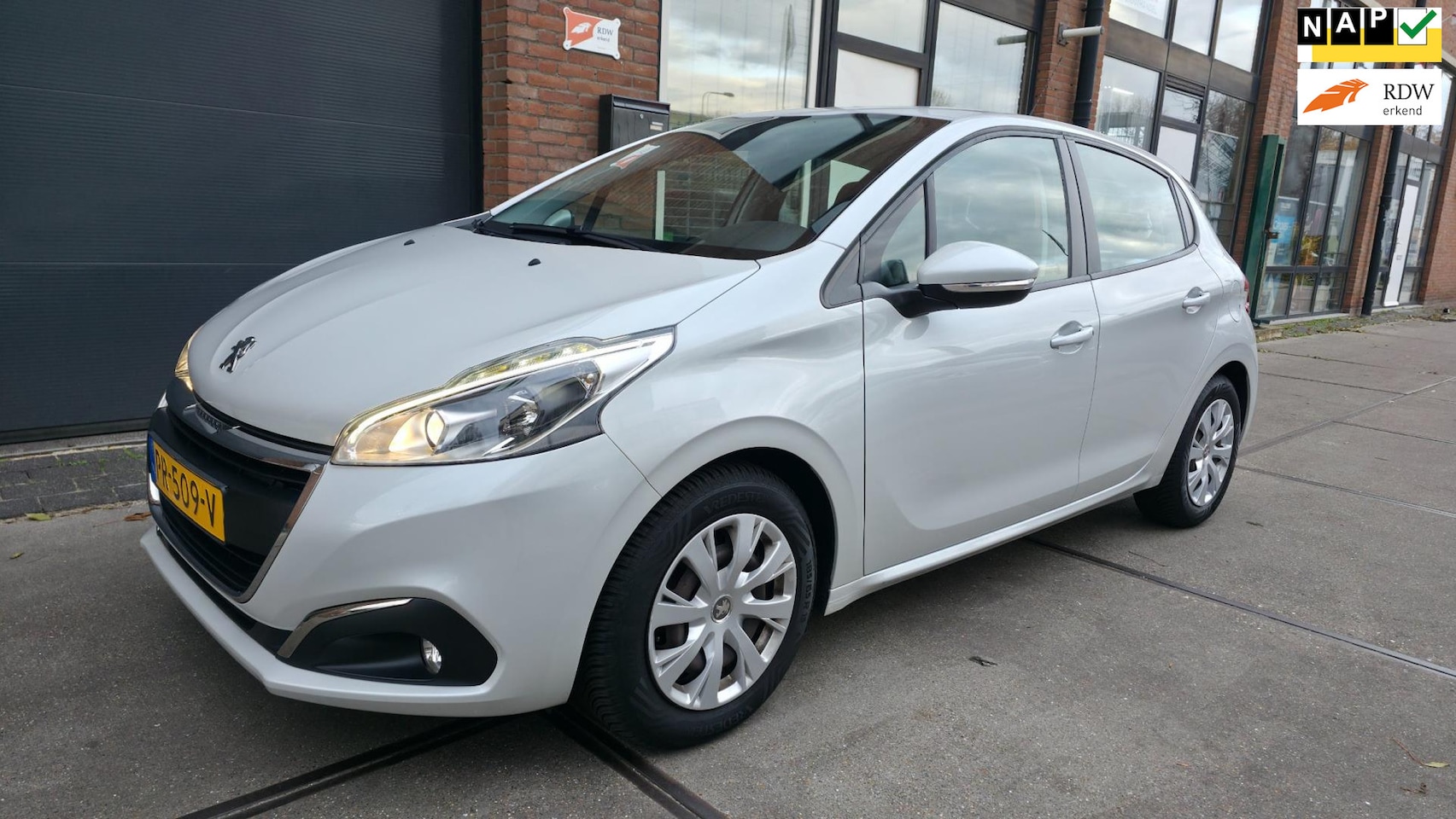 Peugeot 208 - 1.2 PureTech Blue Lion 1.2 PureTech Blue Lion - AutoWereld.nl