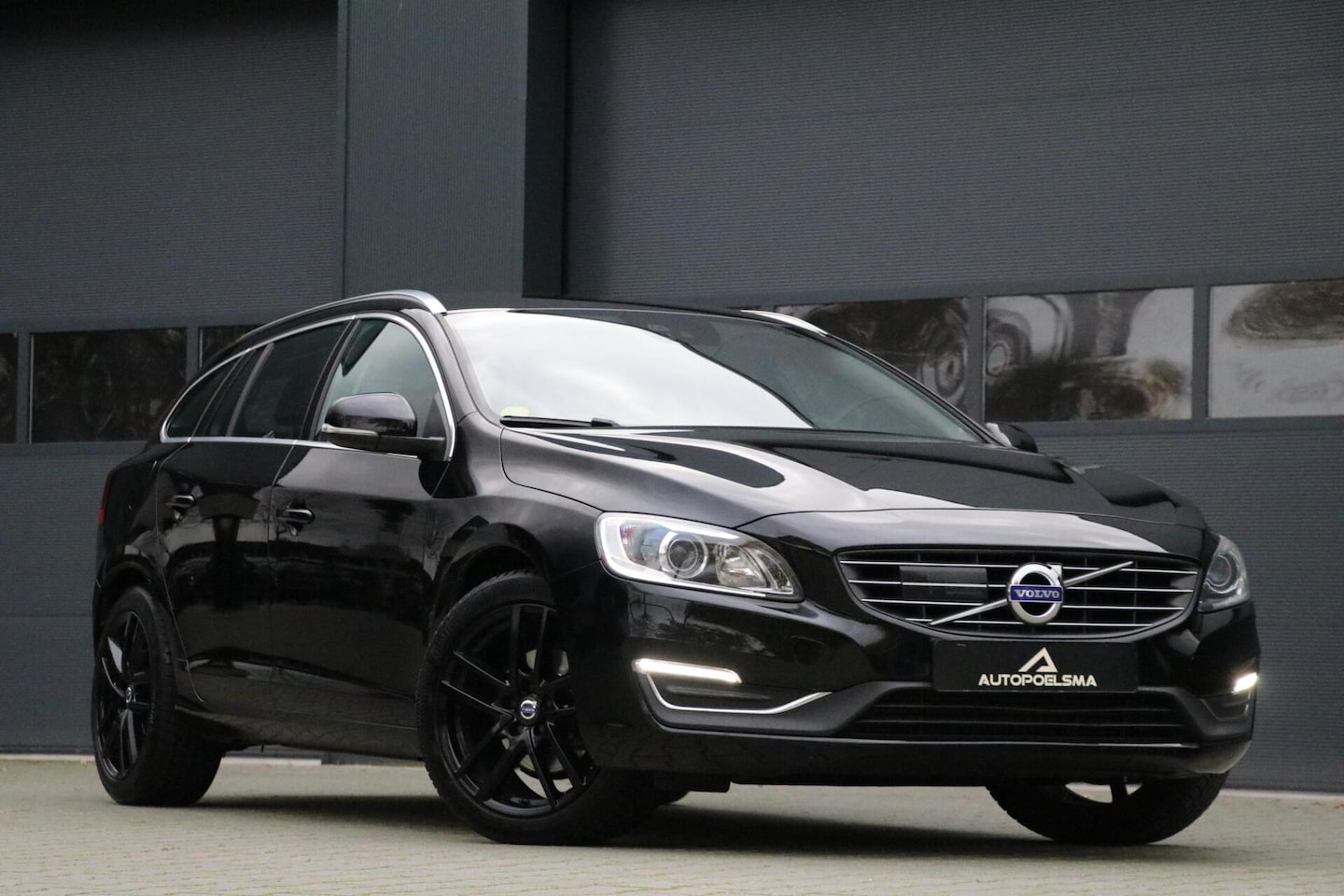 Volvo V60 - 2.0 D4 191PK Summum AdaptiveCruise Bliss MemoryZetels Camera Botspreventie Trekhaak Stoelv - AutoWereld.nl