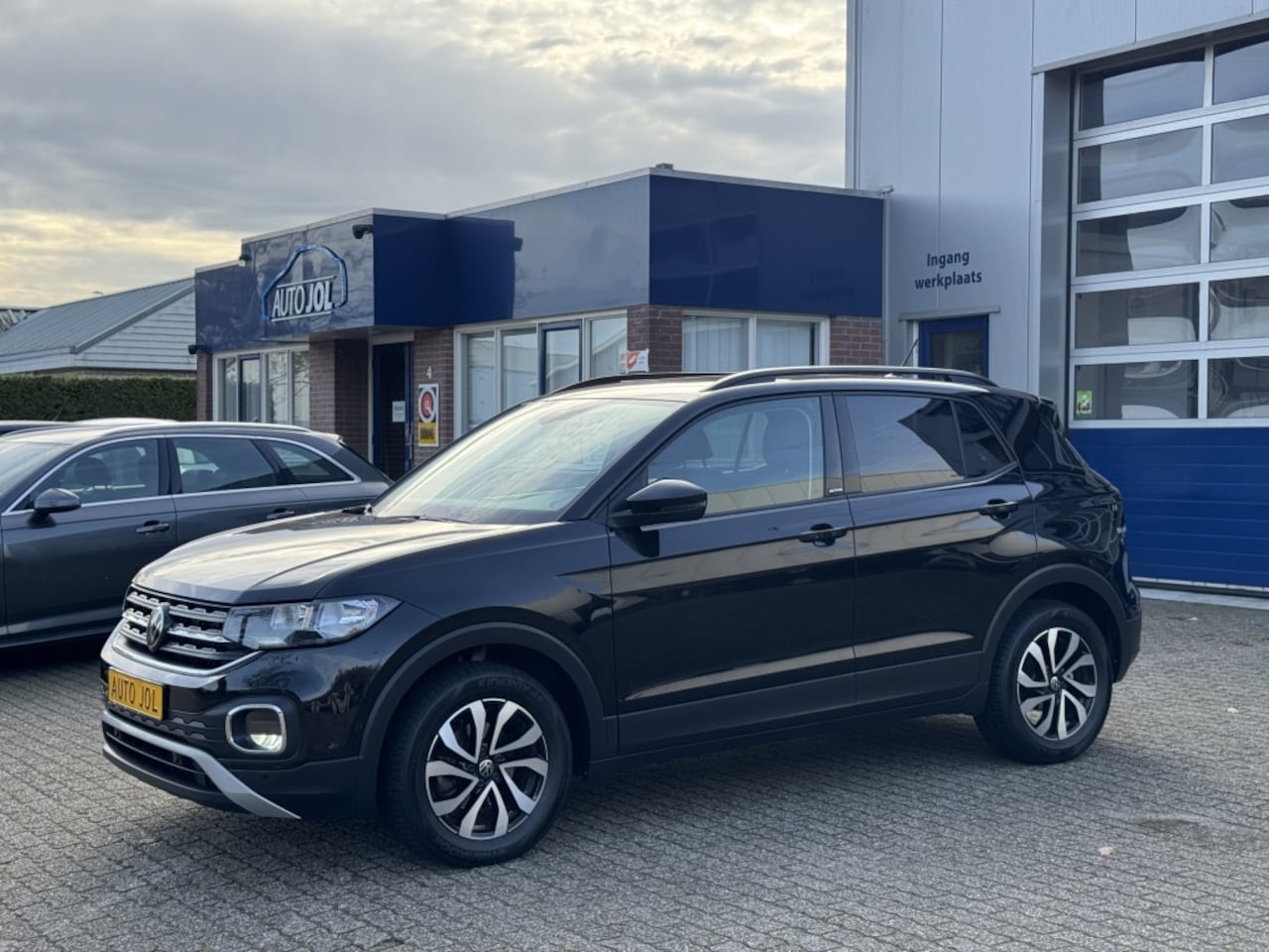 Volkswagen T-Cross - 1.5 TSI R-Line | achteruitrijcamera | cruise control | rijklaarp - AutoWereld.nl