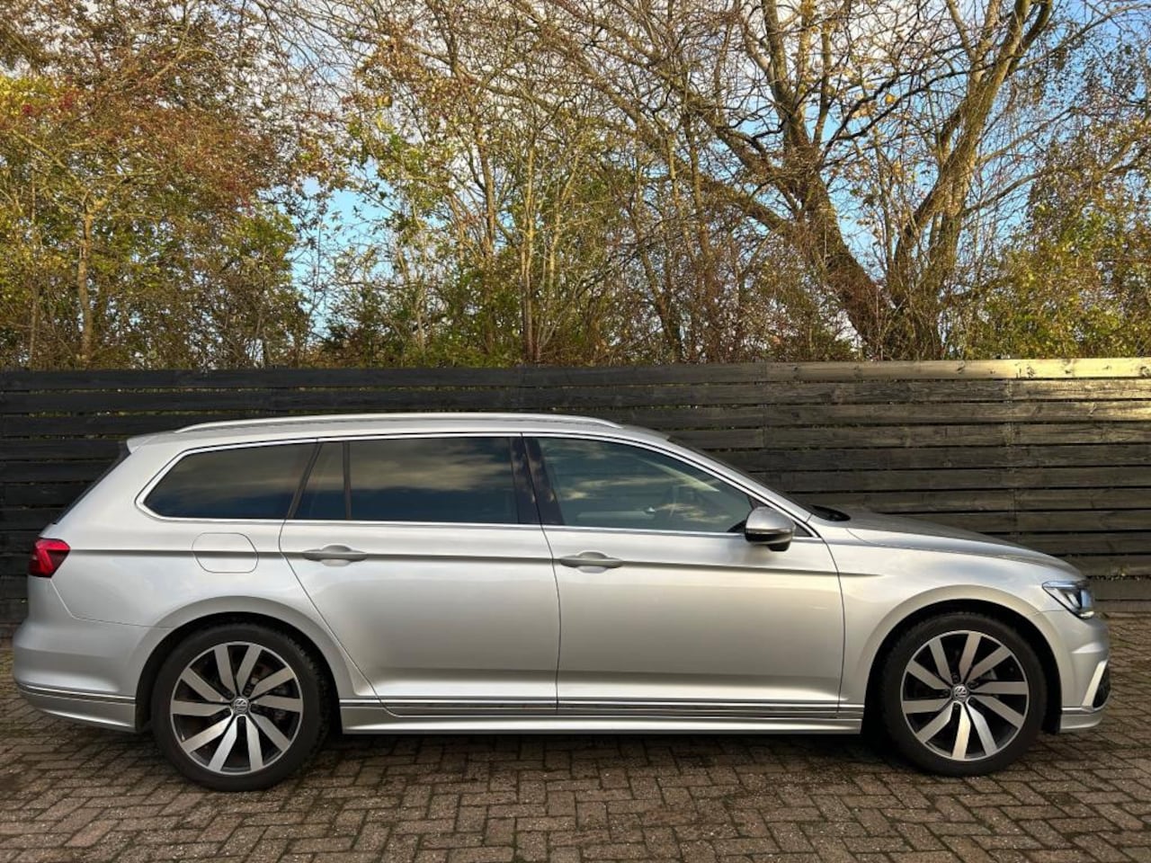 Volkswagen Passat Variant - 1.8 TSI Business Edition R 1.8 TSI Business Edition R, Virtual display, Pano, Ergo Comfort - AutoWereld.nl
