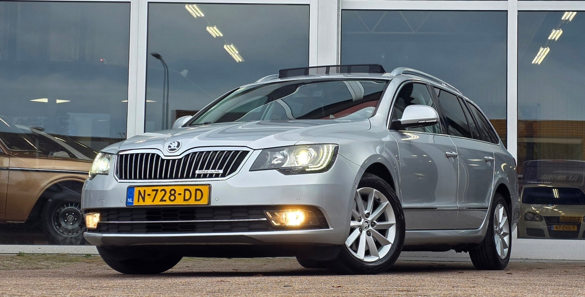 Skoda Superb Combi - 1.6 TDI Sprint Pro Schuif/kanteldak Leer Navi Trekhaak Vol! - AutoWereld.nl