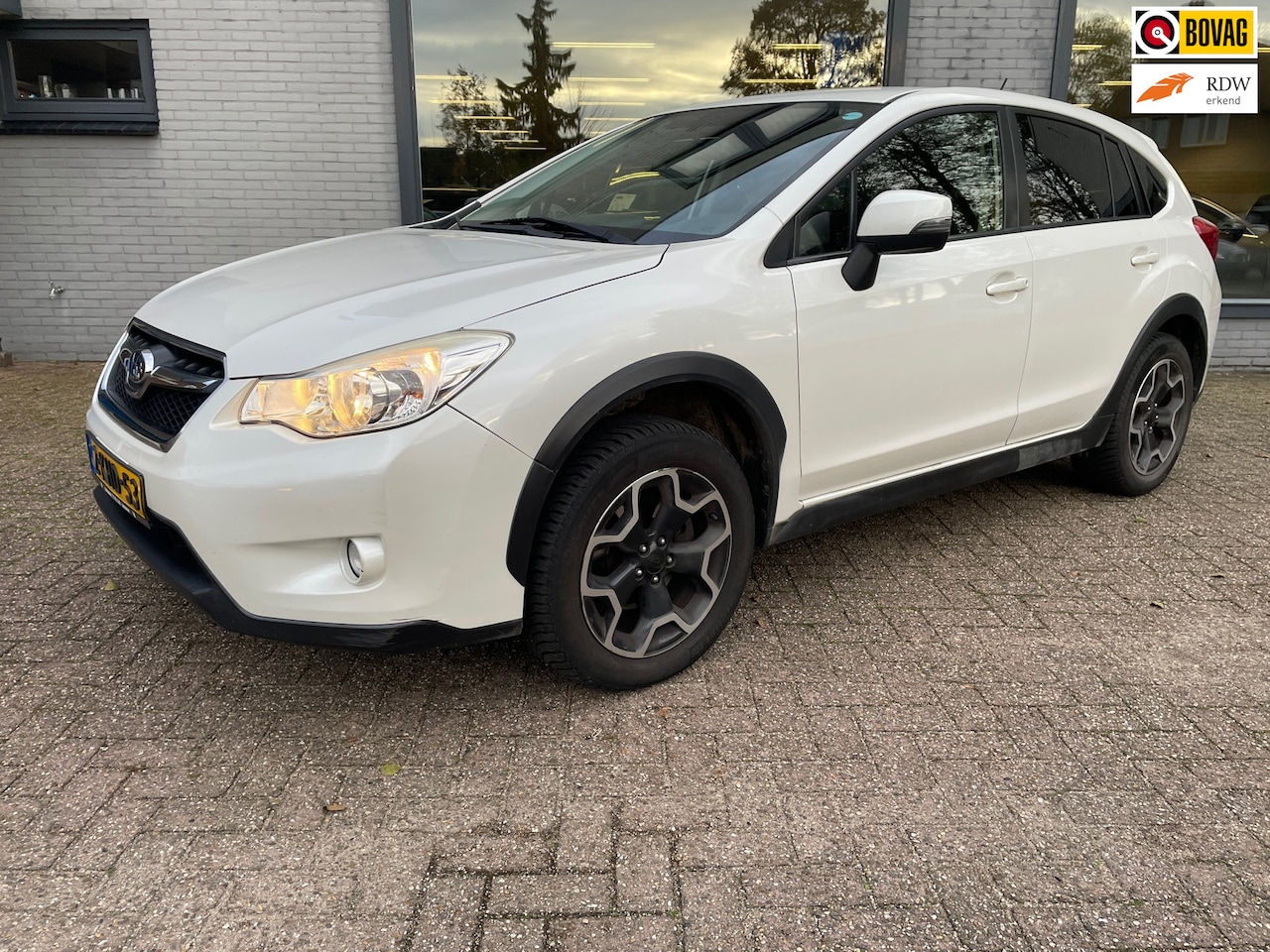 Subaru XV - 2.0i Luxury AWD | Stoelverwarming voor | Trekhaak afn.baar | 1600 kg trekgewicht - AutoWereld.nl