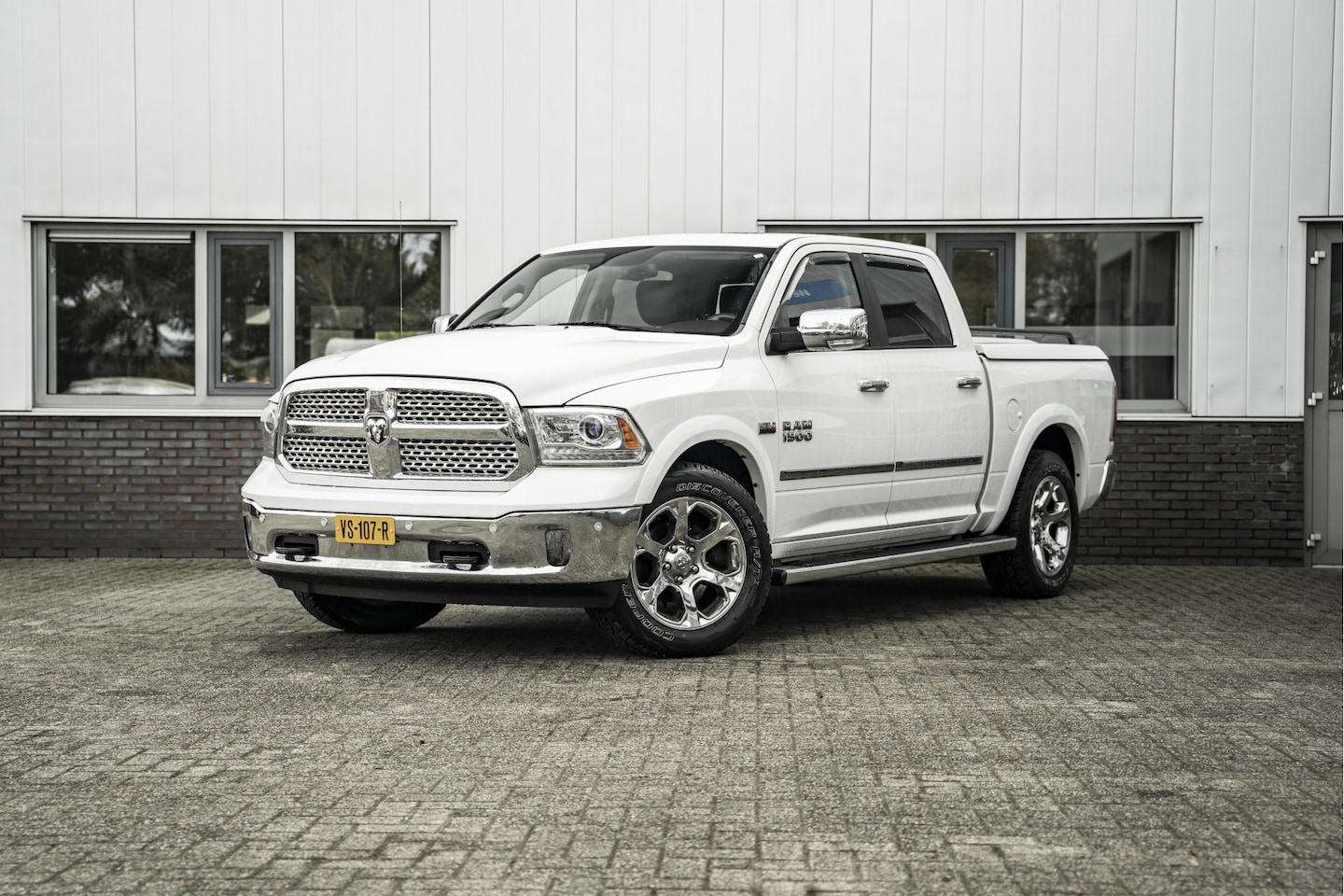 Dodge Ram 1500 - 5.7 V8 Hemi Crew Cab Laramie Eerste eigenaar Dodge Ram 1500 5.7 V8 4x4 Quad Cab 6'4 Larami - AutoWereld.nl