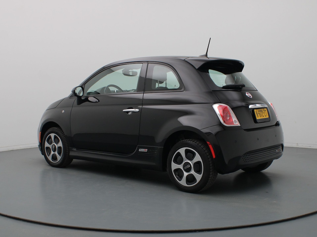 Fiat 500e - 24kwh Climate | Cruise | Parkeersens. achter | Stoelverw. - AutoWereld.nl