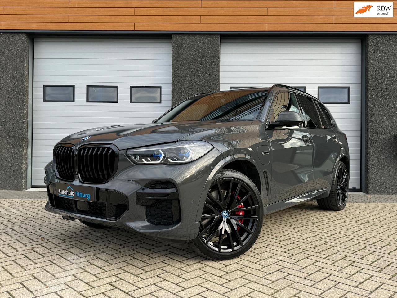 BMW X5 - XDrive45e M Sport Pano B&W Laser Trekhaak - AutoWereld.nl