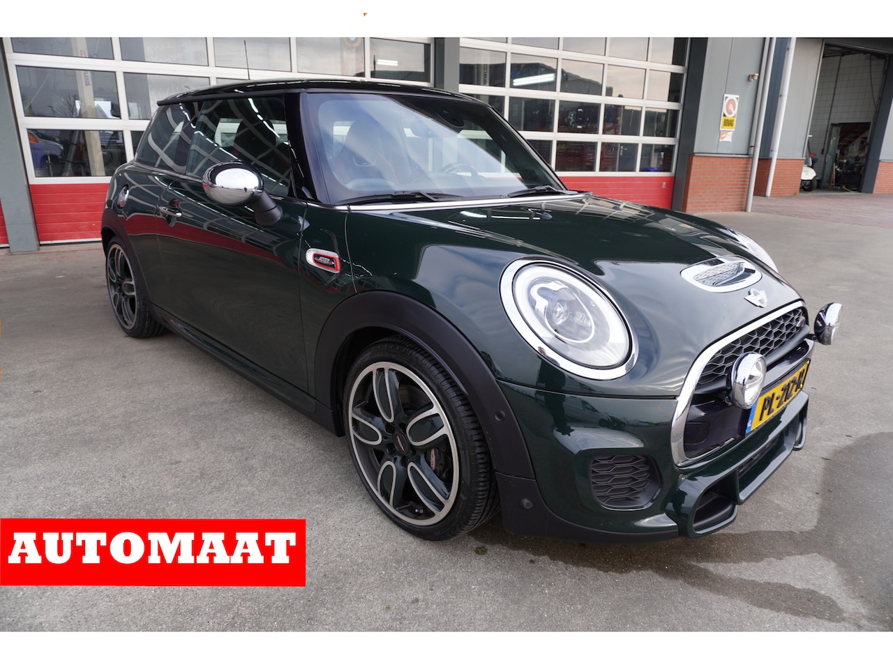 MINI John Cooper Works - Mini 2.0 232PK Chili Automaat Nr. V248 | Airco | Adaptive Cruise | Navi | Panorama dak - AutoWereld.nl