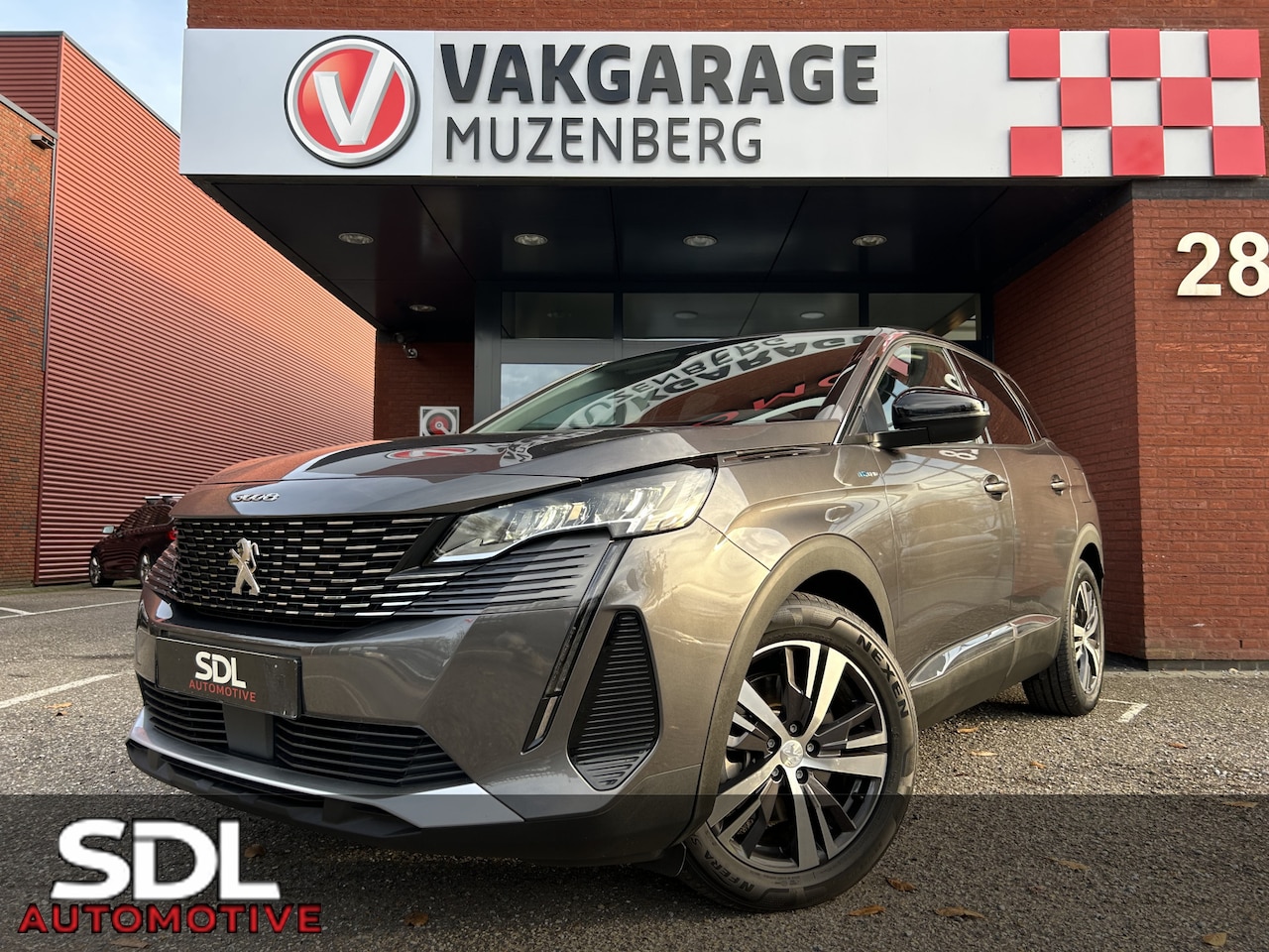 Peugeot 3008 - 1.6 HYbrid 225 Allure // FULL LED // NAVI + CARPLAY // CAMERA // PDC V+A // STOELVERWARMIN - AutoWereld.nl