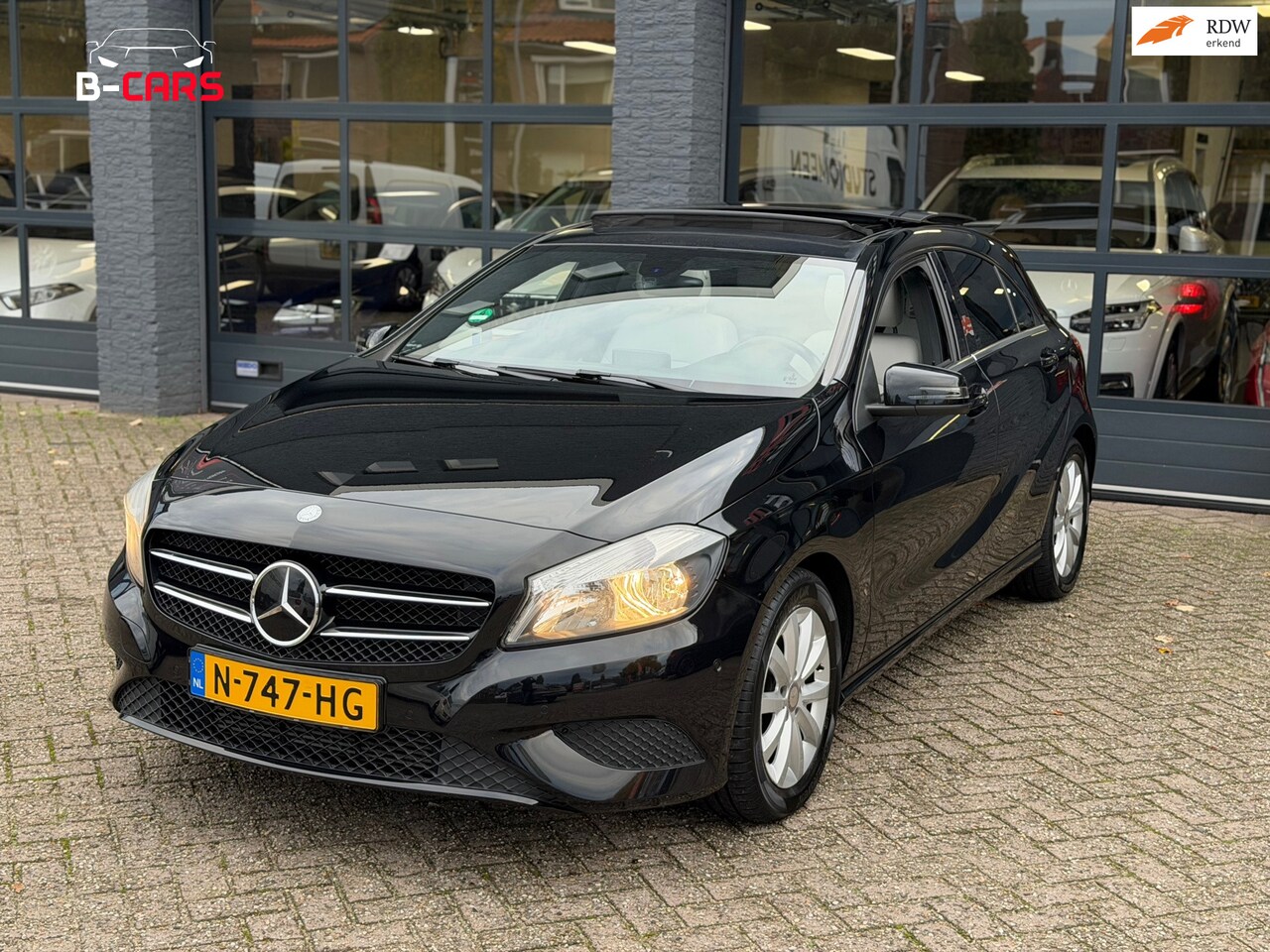 Mercedes-Benz A-klasse - 180 Ambition Leer|Pano|Stoelvw|Navi|Automaat|Nap!! - AutoWereld.nl