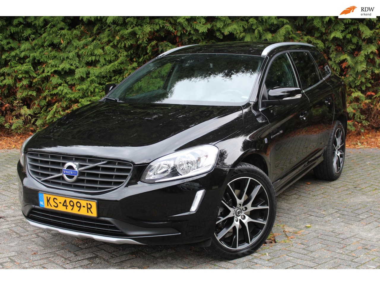 Volvo XC60 - 2.0 D4 FWD Ocean Race 190PK | Lederen bekleding | Navigatie | PDC | Trekhaak | Stoelverwar - AutoWereld.nl