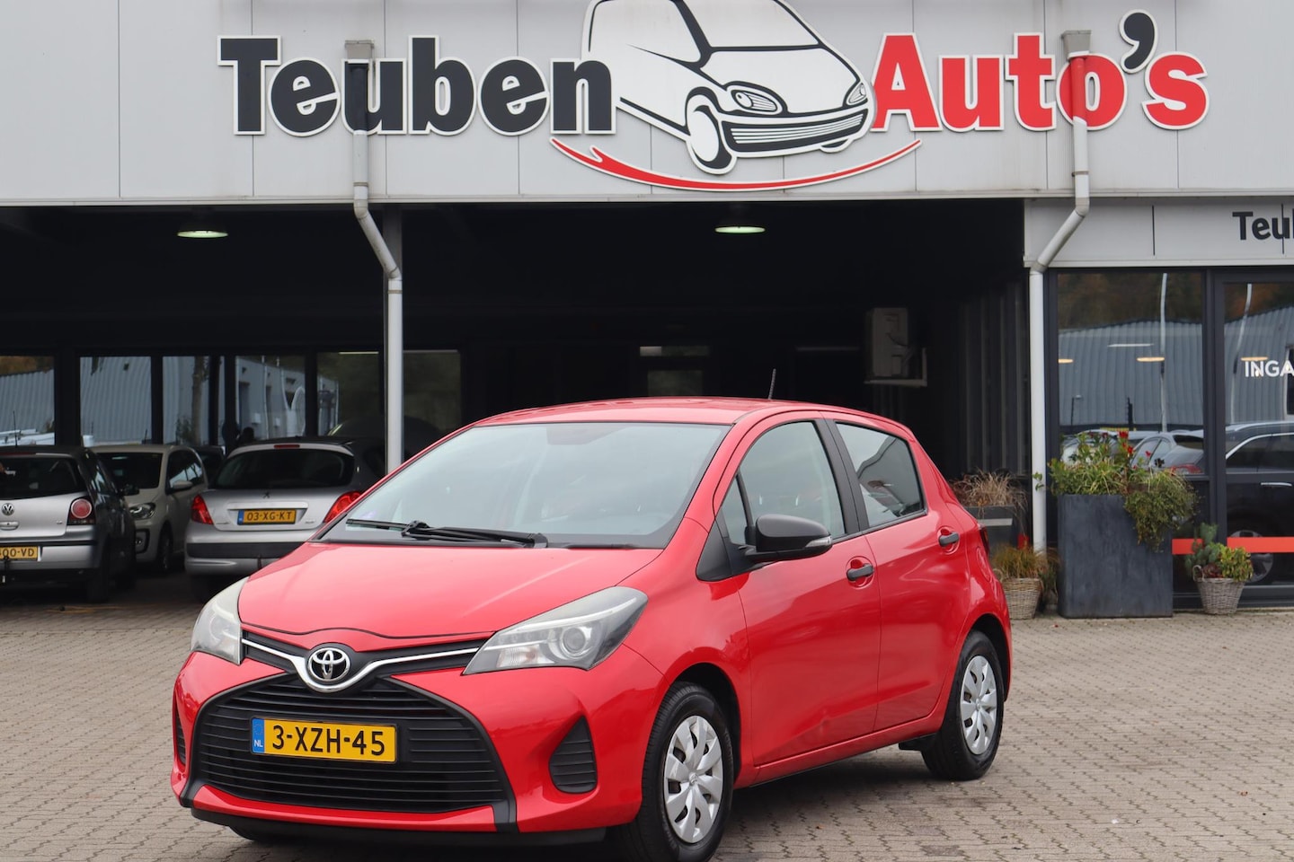 Toyota Yaris - 1.0 VVT-i Access Radio cd speler, Elektrische ramen, Trekhaak - AutoWereld.nl