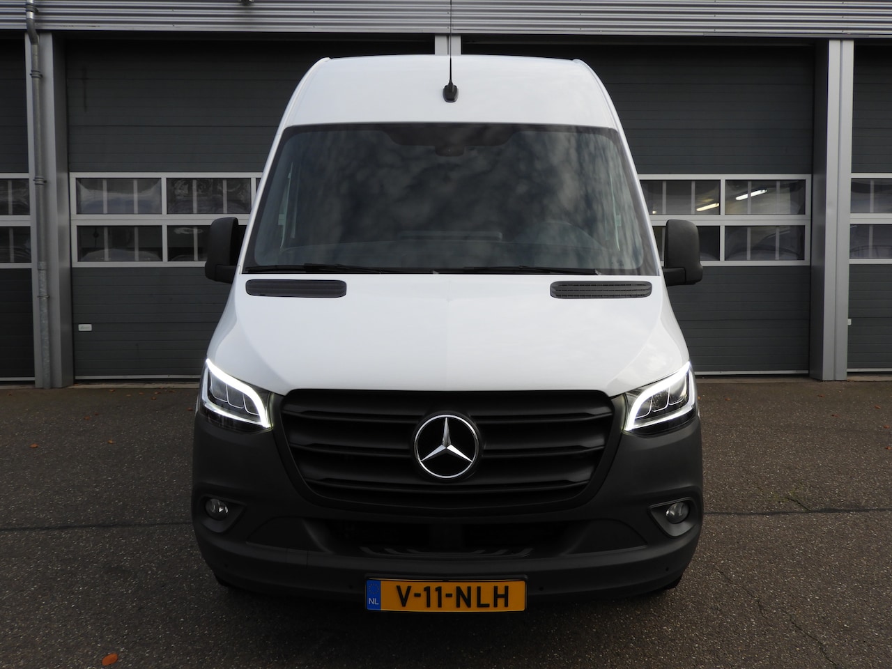 Mercedes-Benz Sprinter - 317 1.9 CDI L2H2 RWD AUT | LED | 10.25" MBUX | 3.5t. TREKHAAK - AutoWereld.nl