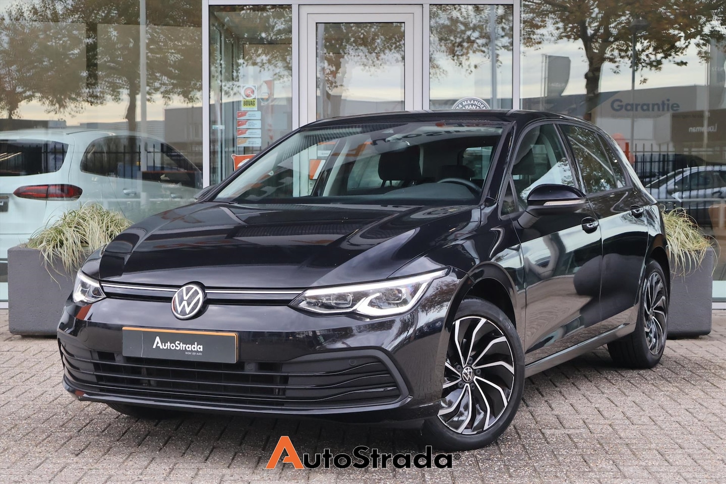 Volkswagen Golf - 1.5 Life TSI 130pk | Stoelverwarming | IQ-LED | ACC | Climate | Memory | Sfeer | Dodehoek - AutoWereld.nl