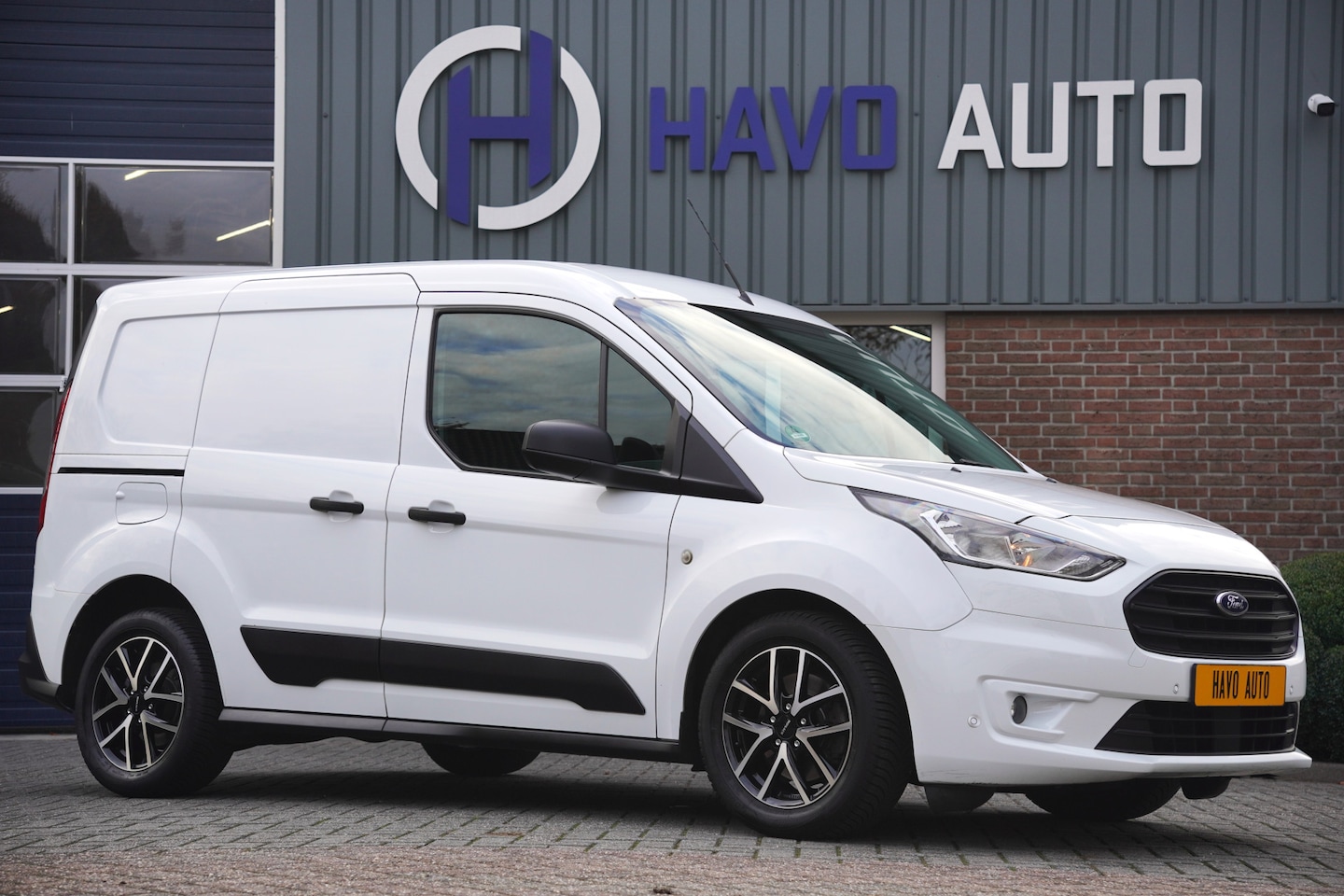 Ford Transit Connect - 1.0 Benzine, AIRCO, TREKHAAK, BTW-VRIJ / MARGE - AutoWereld.nl