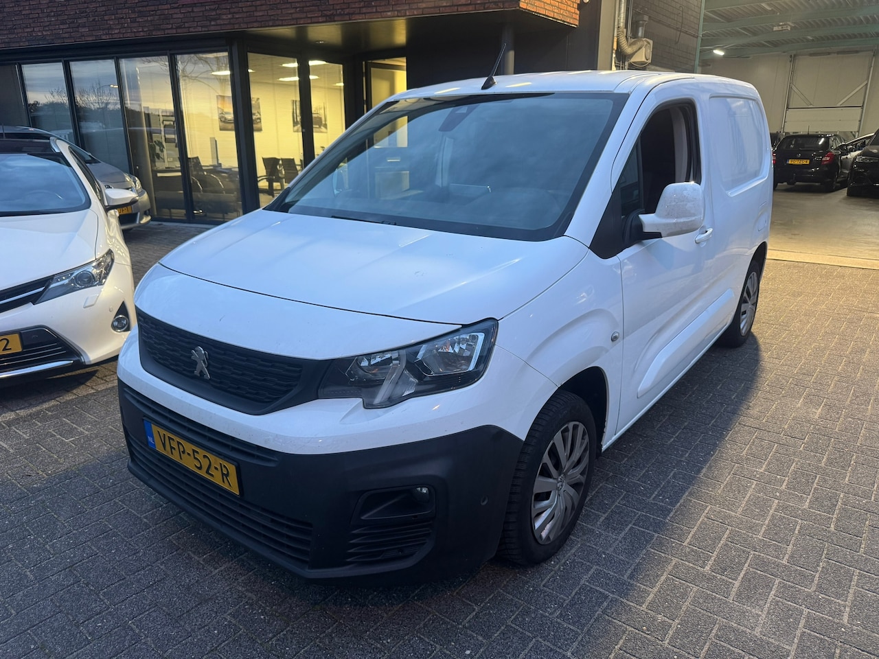 Peugeot Partner - 1.5 BlueHDI Premium AUTOMAAT AIRCO CAMERA CRUISE ORIG NL NAP - AutoWereld.nl