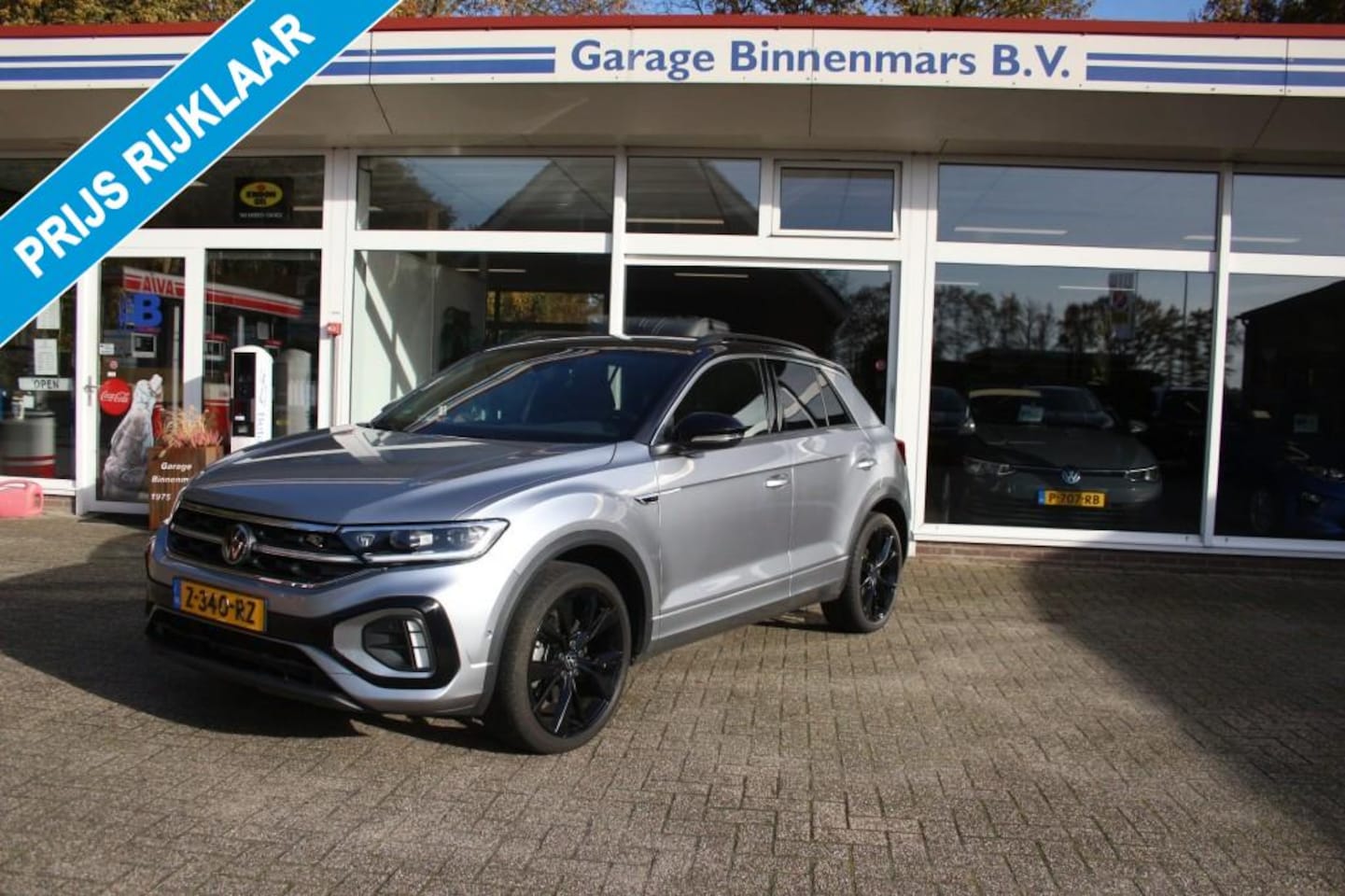 Volkswagen T-Roc - 1.5 TSI R-Line Business 1.5 TSI R-Line Business+, Stoel en stuurverw, Navi, PDC, Zw hemelbekl. - AutoWereld.nl