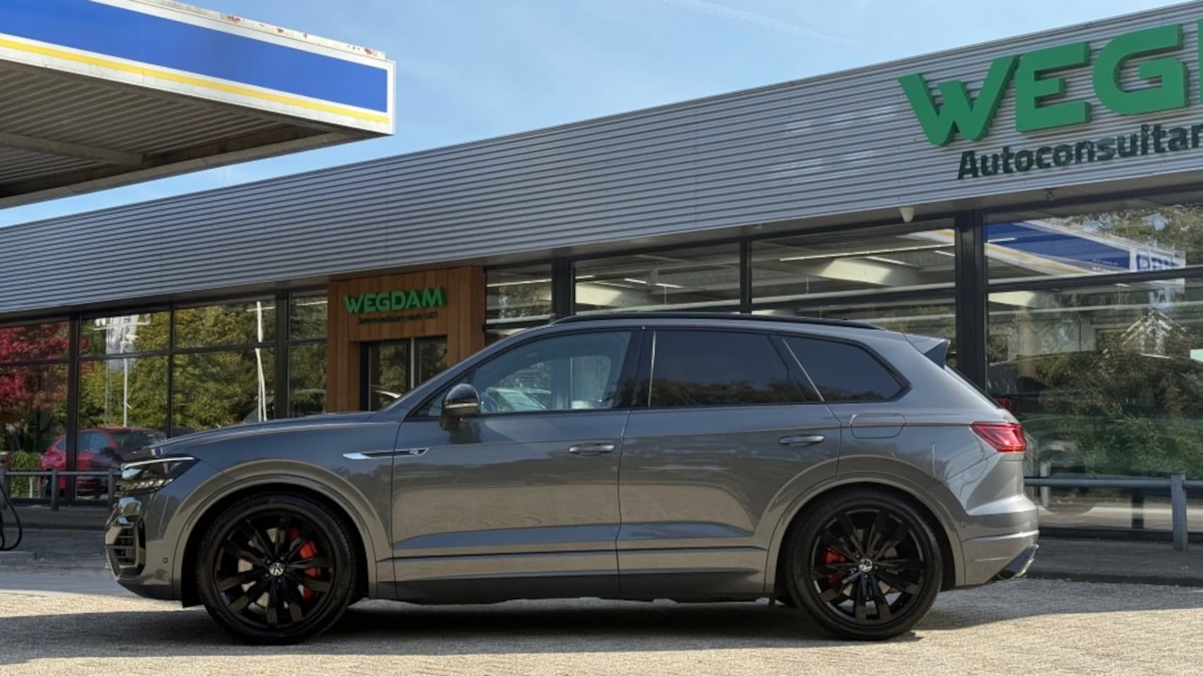 Volkswagen Touareg - 3.0 TSI EHYBR 4M R FULL OPTIONS / rode remkl+21inch+Nightvision - AutoWereld.nl