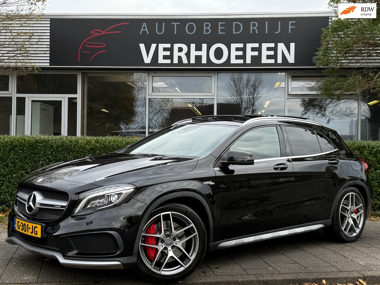 Mercedes-Benz GLA-Klasse - AMG 45 4MATIC - AUTOMAAT - PANORAMADAK - HARMAN/KARDON - PARK SENSOREN - GLA45 - 45AMG - AutoWereld.nl