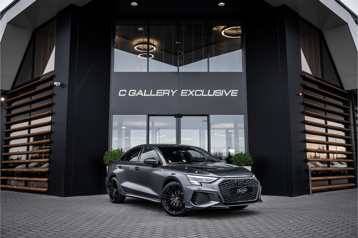 Audi A3 Limousine - 35 TFSI edition one - S Line | Panorama | Keyless | Camera - AutoWereld.nl