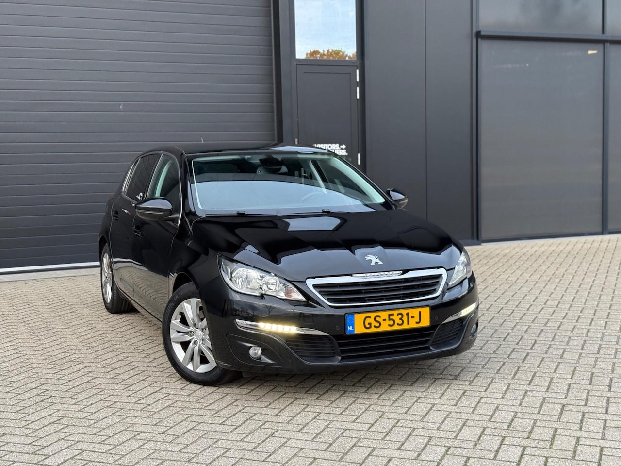 Peugeot 308 - 1.6 BlueHDi 5D Executive (bj 2015) PANO|143000 KM|1E EIGENAAR - AutoWereld.nl