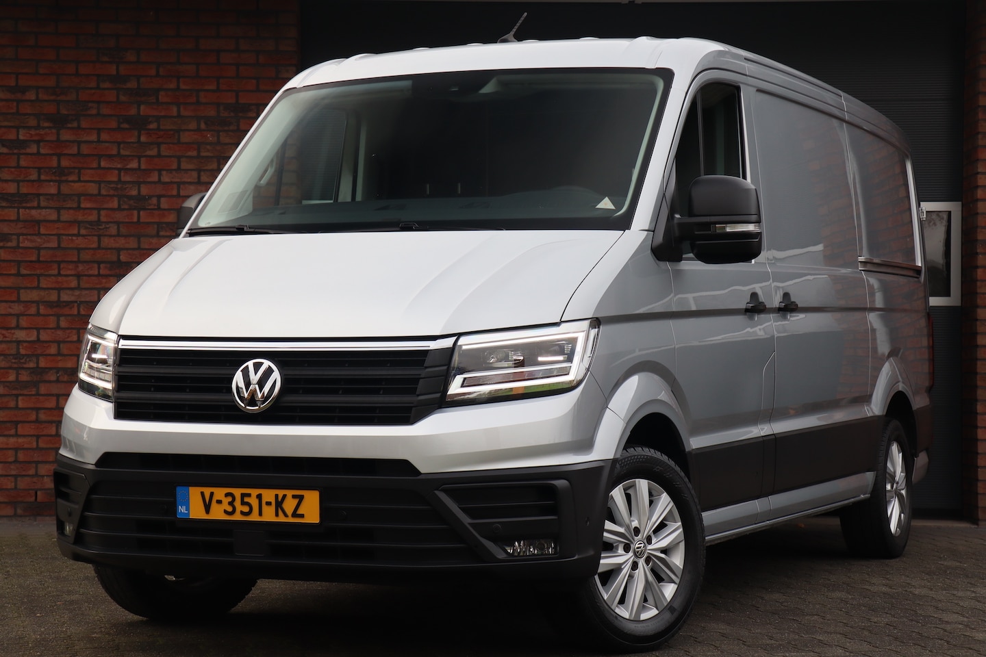 Volkswagen Crafter - 35 2.0 TDI L3H2 Highline 35 2.0 TDI L3H2 Highline, Aut. LED - AutoWereld.nl