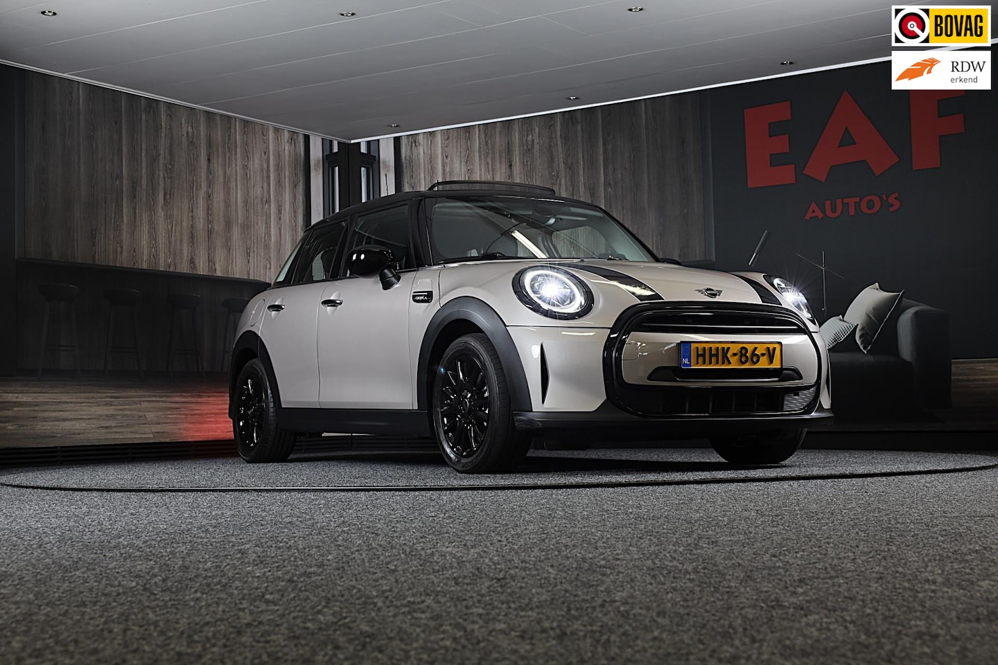 MINI Cooper - Mini 1.5 Camden / 5 Deurs / Head Up / Camera / Leder / Open Panoramadak / Led / Pdc / 17 I - AutoWereld.nl
