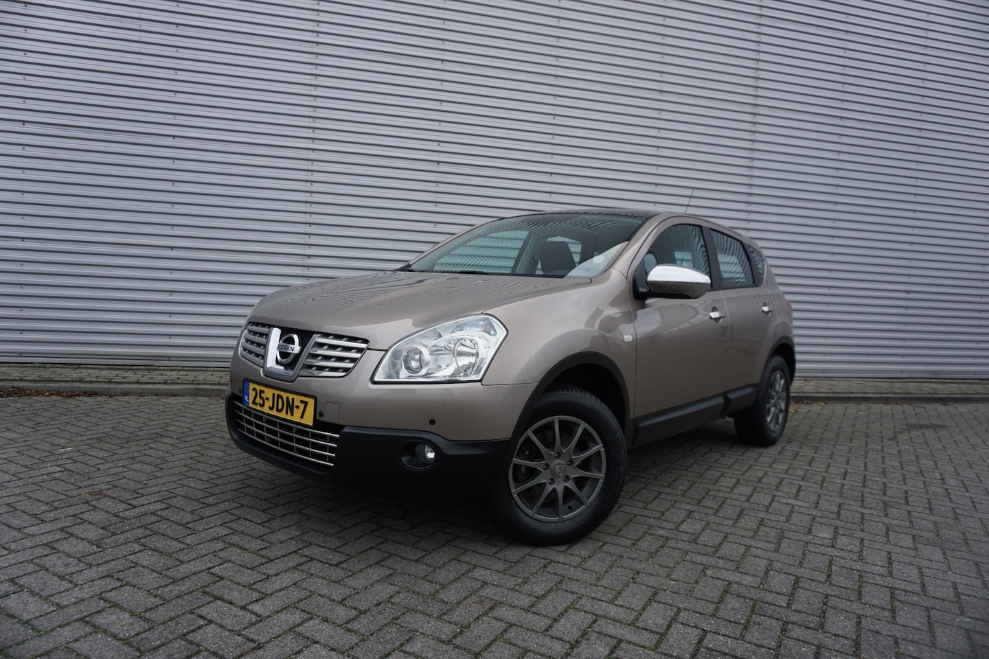 Nissan Qashqai - 2.0 Acenta AUTOMAAT - Airco / Cruise / Pano / Parkeersens. / Trekhaak / NAP - AutoWereld.nl