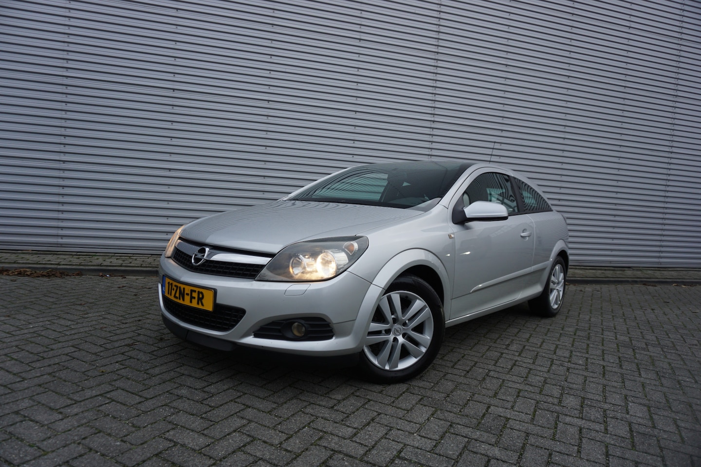 Opel Astra GTC - 1.6 Sport Airco / Cruise / Elektr. ramen / Trekhaak / NAP - AutoWereld.nl