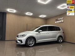 Volkswagen Touran - 1.2 TSI Highline R-Line * 1e Eig / 48.169 km + NAP / Camera / Trekhaak / NL Auto