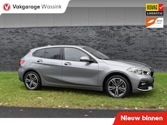 BMW 1-serie - 118i Sport Line 1.5 100kW Automaat/Navigatie/carplay/stoelverwarming/btw auto