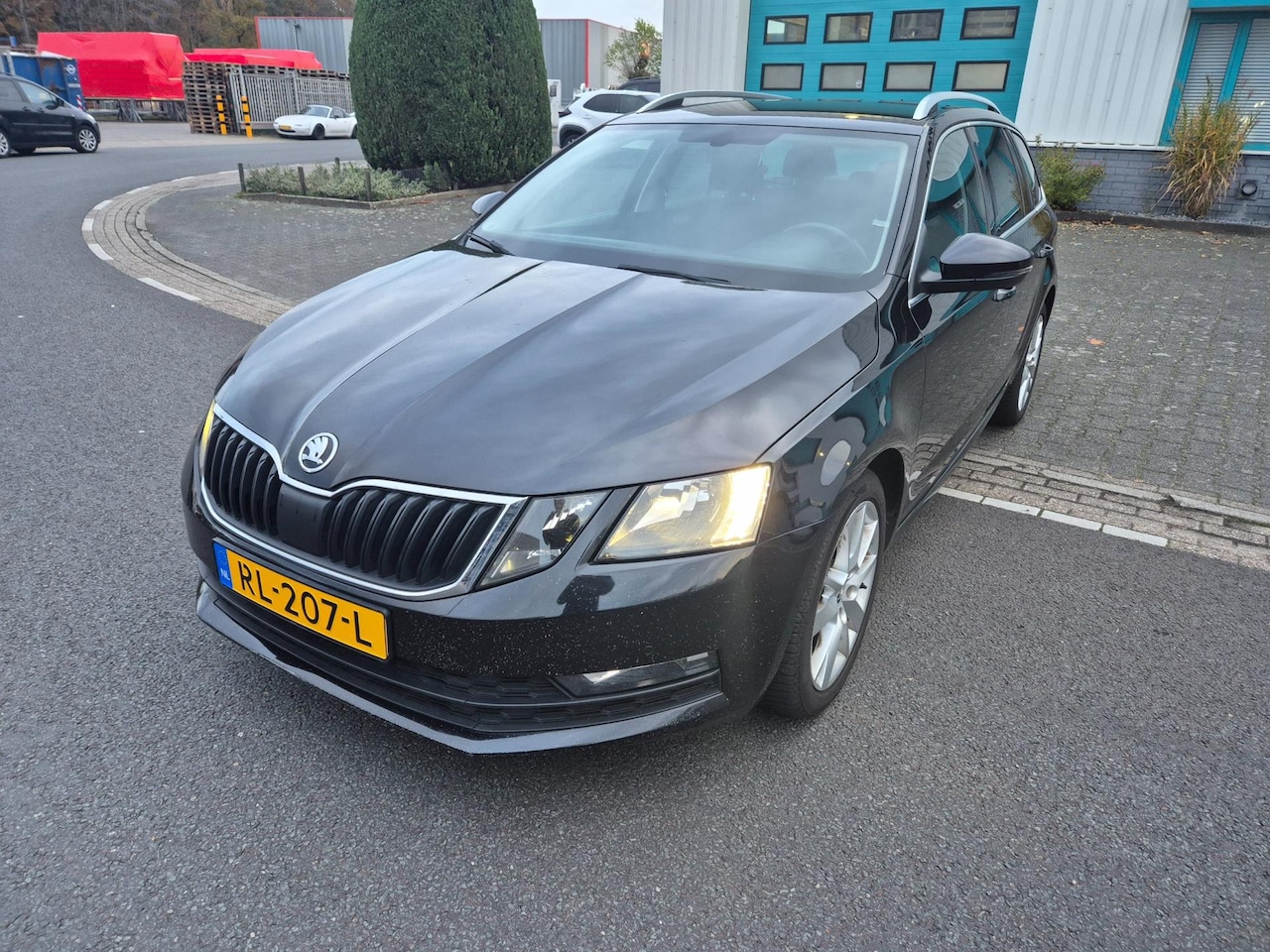 Skoda Octavia Combi - 1.6 TDI DSG Greentech Ambition Automaat APK 05-26 - AutoWereld.nl
