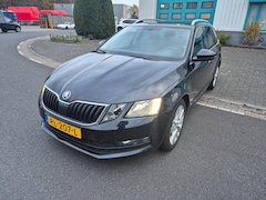 Skoda Octavia Combi - 1.6 TDI DSG Greentech Ambition Automaat APK 05-26