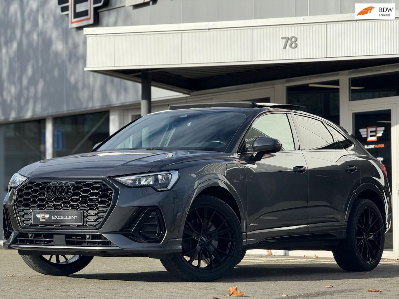 Audi Q3 Sportback - 45 TFSI e S Line | Black Edition | Panoramadak - AutoWereld.nl