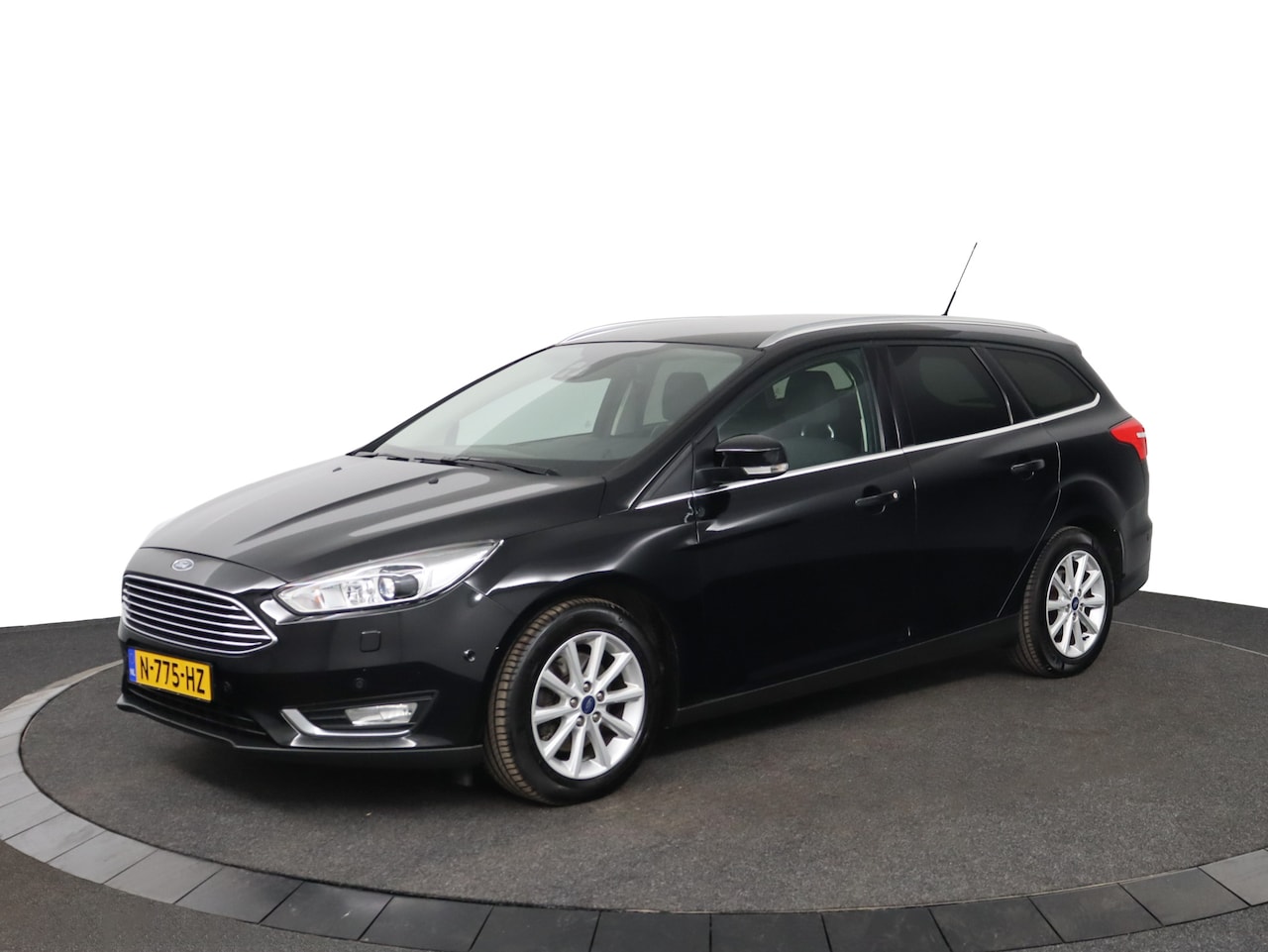 Ford Focus Wagon - 1.5 Titanium Edition Super nette auto - AutoWereld.nl