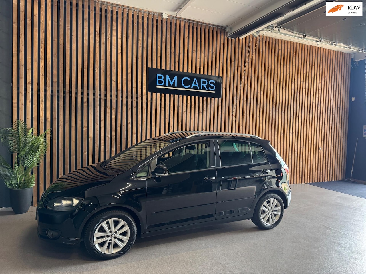 Volkswagen Golf Plus - 1.6 TDI Highline BlueMotion AUTOMAAT - AutoWereld.nl