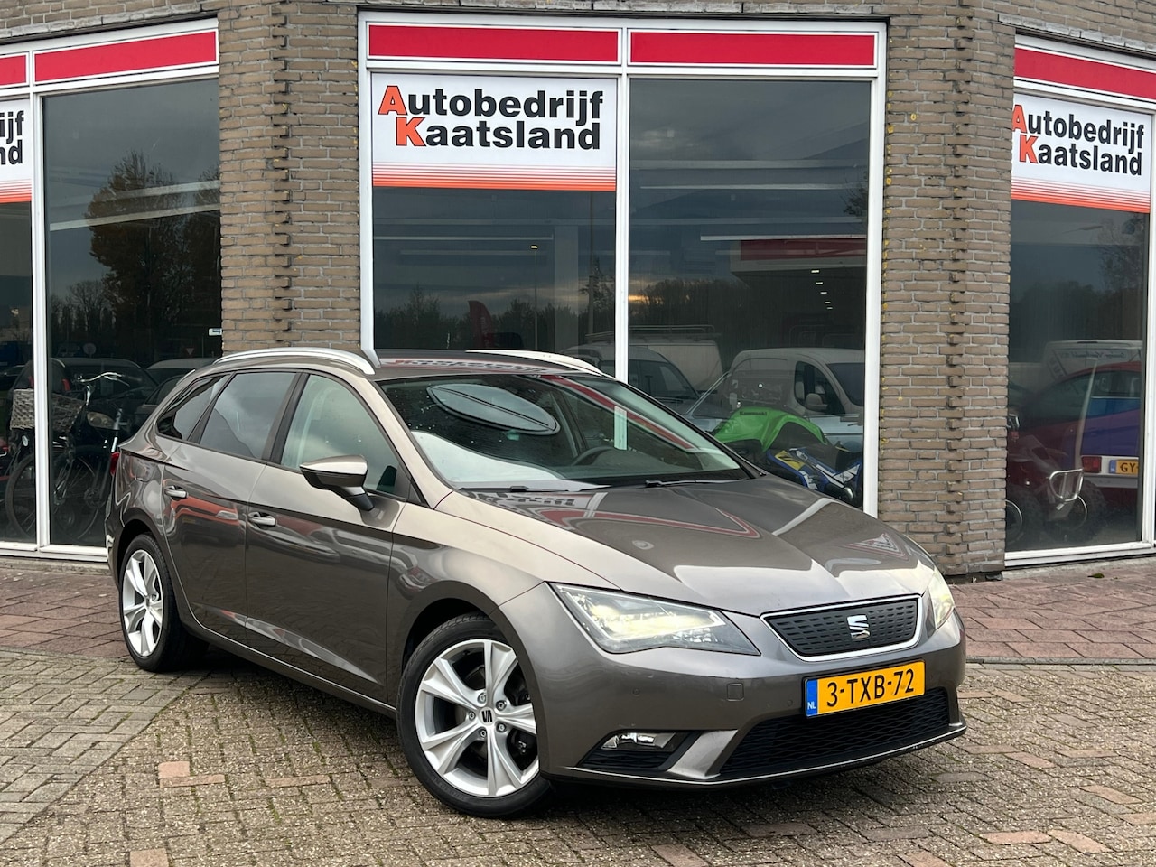 SEAT Leon ST - 1.6 TDI Style Business Ecomotive - Leer - Pdc - Navi - - AutoWereld.nl