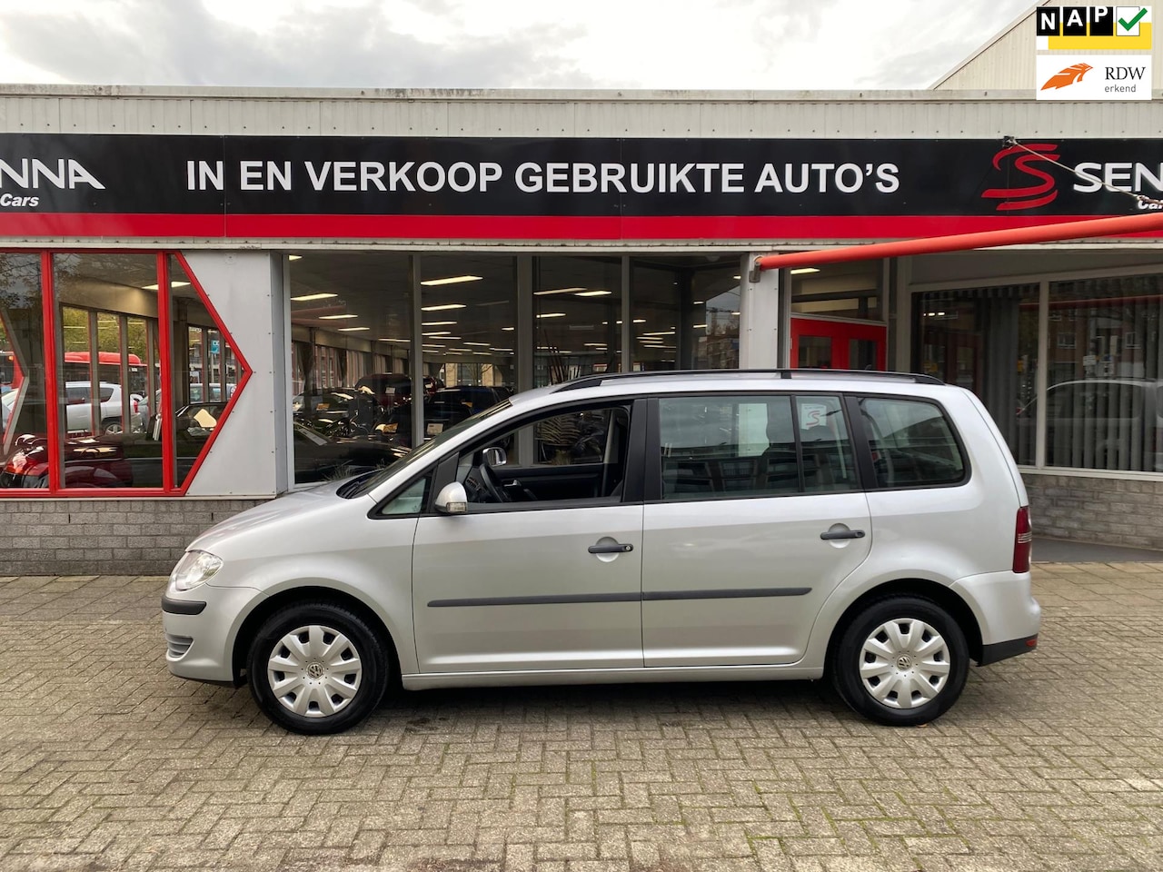 Volkswagen Touran - 1.6 Facelift - Airco - 7 Persoons - 7p - AutoWereld.nl