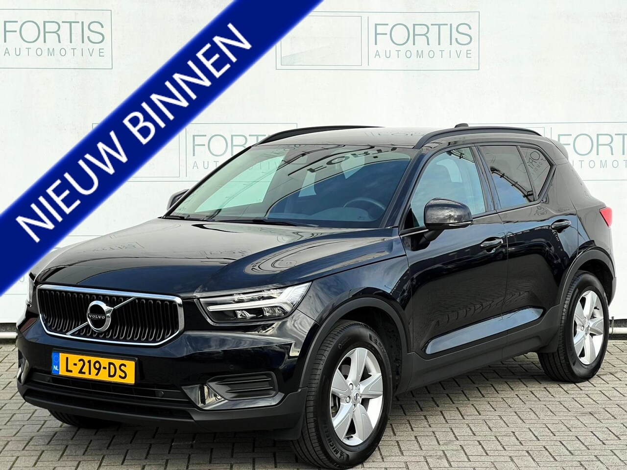 Volvo XC40 - 1.5 T2 Momentum Core NL AUTO | DEALER ONDERH | WEGKLAPBARE TREKHAAK | CAMERA | CARPLAY | - AutoWereld.nl