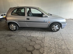 Opel Corsa - 1.2i-16V Strada