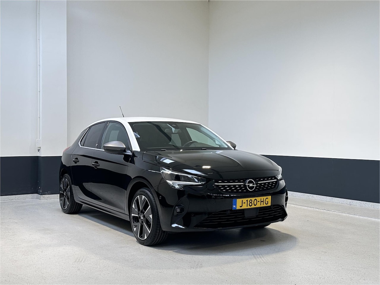 Opel Corsa-e - Elegance 50 kWh | SOH 93%| 3 Fase | 2 Eig | Carplay/ android auto| Camera| Navigatie midde - AutoWereld.nl