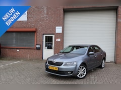 Skoda Octavia - 1.2 TSI Greentech Elegance Businessline Navi 3e eigenaar NAP Keyless PDC Airco APK