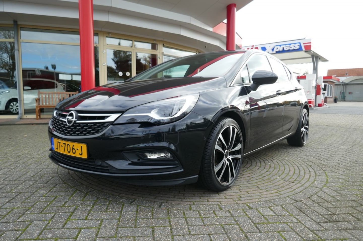 Opel Astra - 1.4 INNOVATION camera/winterpakket/trekhaak/leer/150 pk - AutoWereld.nl