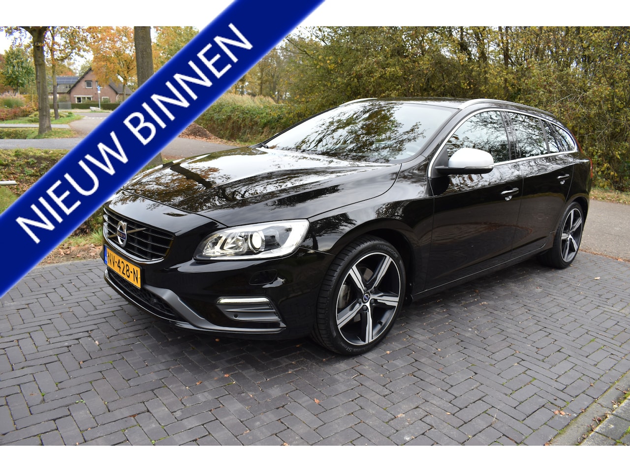 Volvo V60 - 1.5 T3 Nordic+ R LINE TREKH. 65DKM! - AutoWereld.nl